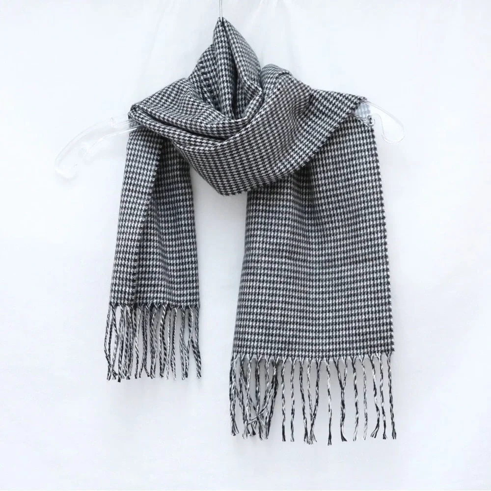 Geoffrey Beene Cashme scarf herringbone print winter fall autumn black white
